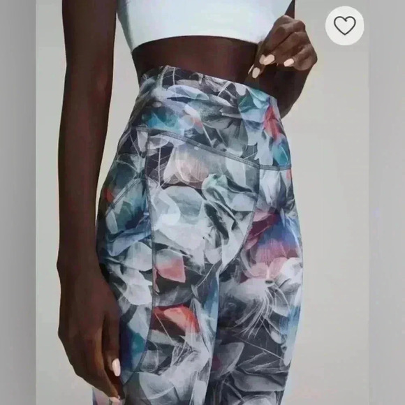 Lululemon 25” HR Tight With Pockets+Gifts - Picture 6 of 7